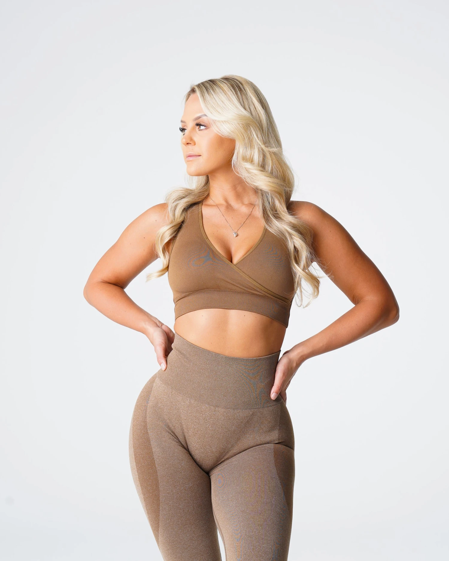 Seamless Crossover V-Neck Sports Bra with Back Cutout - Mocha 3 Seamless Crossover V-Neck Sports Bra with Back Cutout - Mocha - Image 3