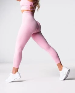 NVGTN Contour Seamless Leggings - Baby Pink -NVGTN Sportswear Shop DSC02861 55e7228f a4c7 44e6 8230 dc417062a397