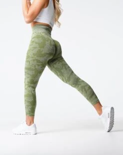 High-Waisted Camo Seamless Leggings - Performance Activewear
