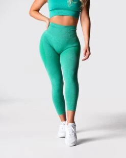 NVGTN Mistletoe Contour Seamless Leggings 7 NVGTN Mistletoe Contour Seamless Leggings -NVGTN Sportswear Shop DSC02904 f00e17c7 b971 4dc3 8b91 7a347cb6aec7