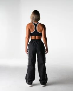 Black Hyper Stride Sports Bra - High-Performance Workout Top 7 Black Hyper Stride Sports Bra - High-Performance Workout Top -NVGTN Sportswear Shop DSC04255