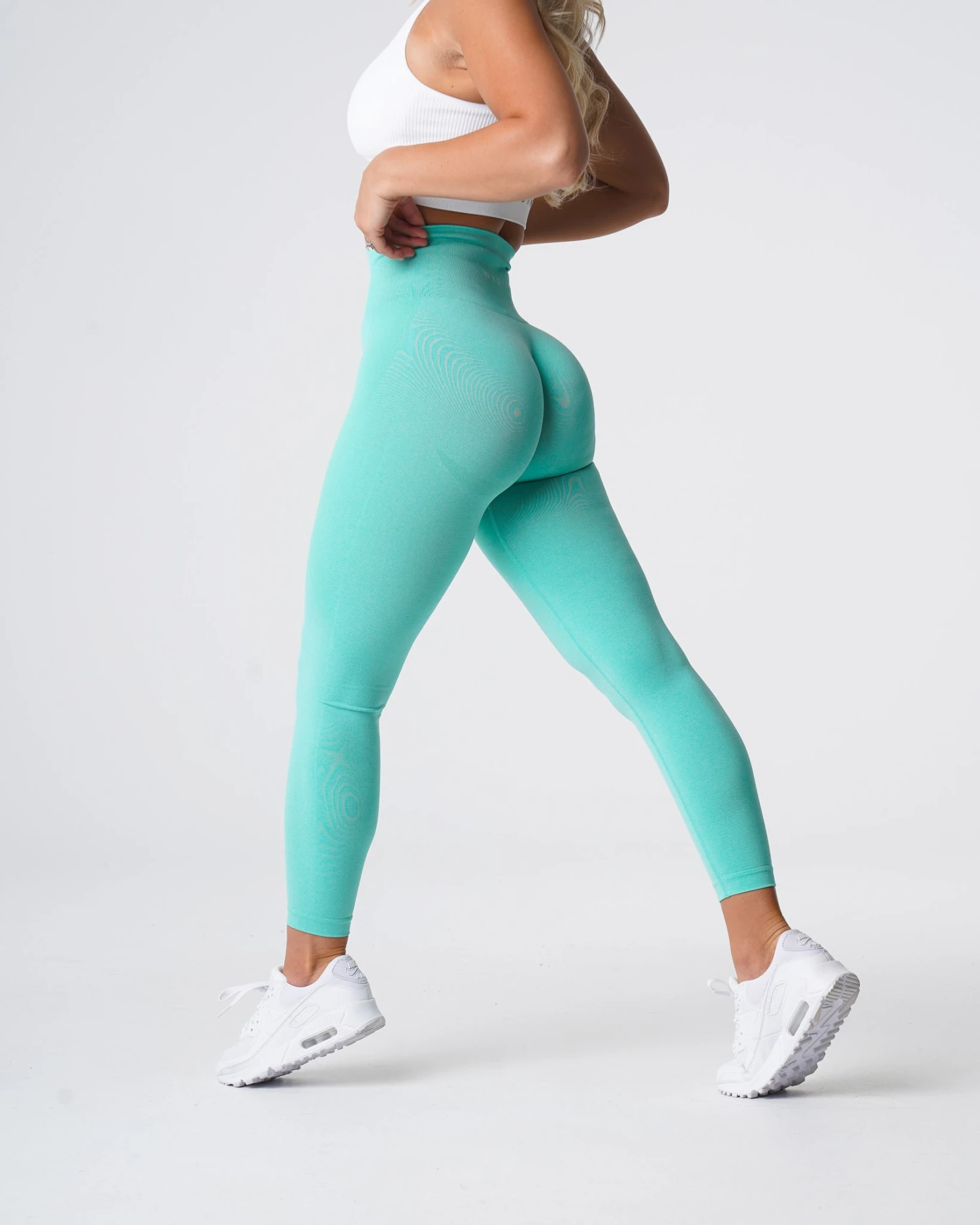 NVGTN Mint Contour Seamless Leggings - High-Waisted Performance Wear 1 NVGTN Mint Contour Seamless Leggings - High-Waisted Performance Wear