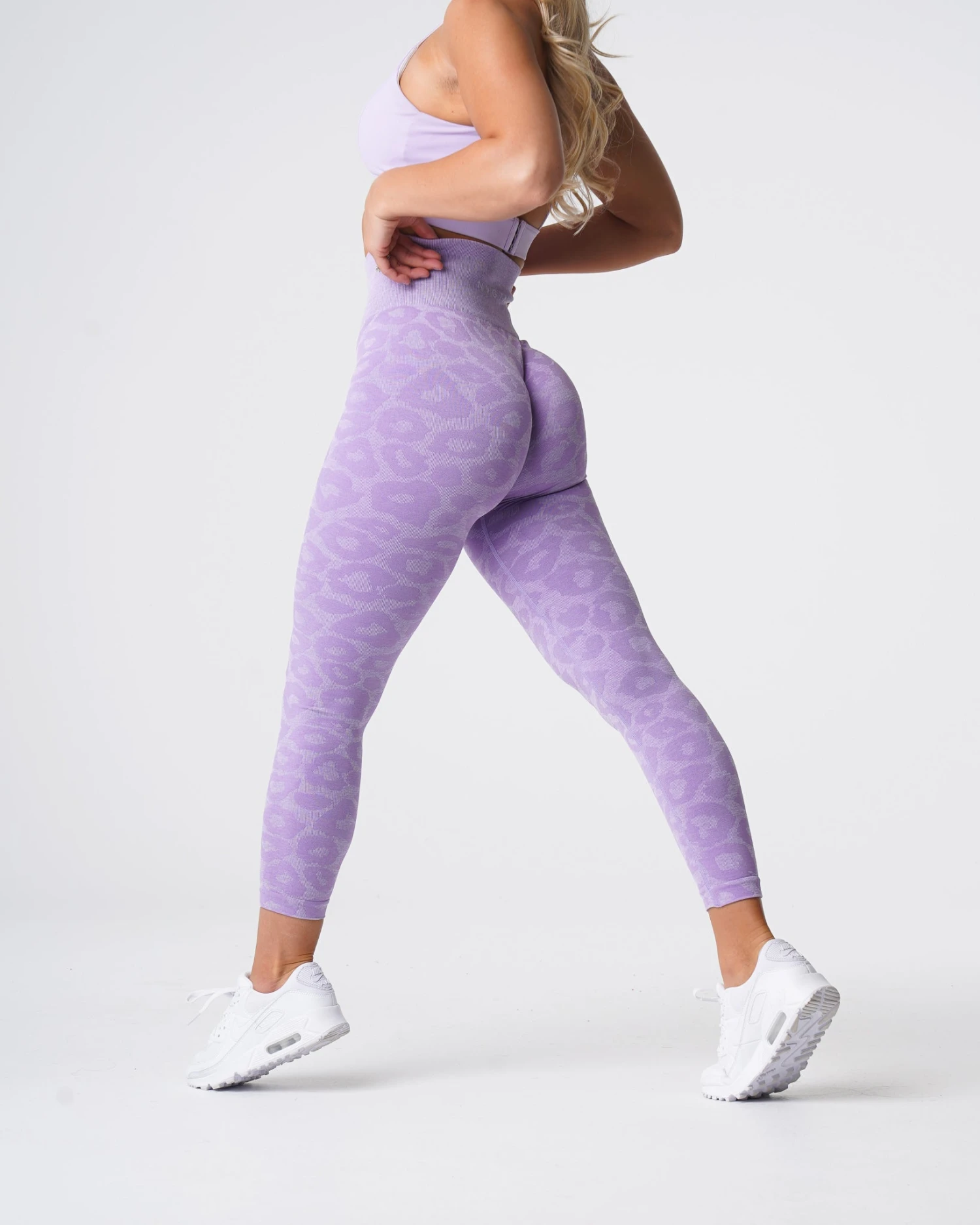 High-Waisted Lilac Leopard Seamless Leggings - Performance Gym Wear 4 High-Waisted Lilac Leopard Seamless Leggings - Performance Gym Wear - Image 4
