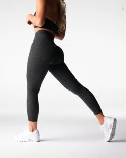 Black Seamless High-Waisted Compression Leggings for Fitness & Yoga