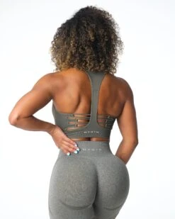 Seamless High-Neck Sports Bra - Khaki Green Resilience -NVGTN Sportswear Shop DSC07489