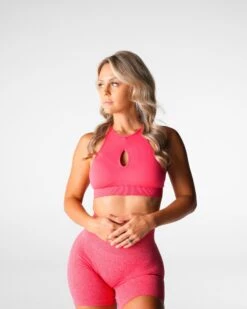 Seamless Medium Impact Sports Bra - Candy Apple Endeavor