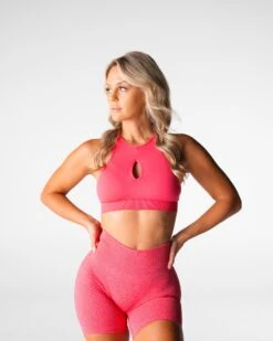 Seamless Medium Impact Sports Bra - Candy Apple Endeavor 6 Seamless Medium Impact Sports Bra - Candy Apple Endeavor -NVGTN Sportswear Shop DSC08309